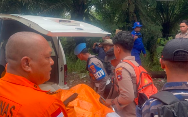 Evakuasi 7 jenazah penumpang helikopter BK117-D3 milik PT Eastindo Air/Foto: Basarnas